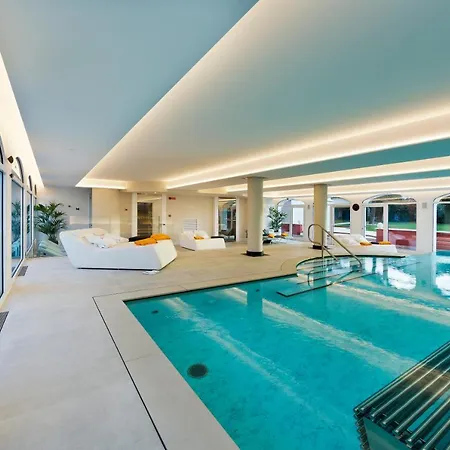 Vip's Luxury & Hotel 4*