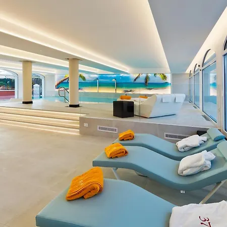 Vip's Luxury &