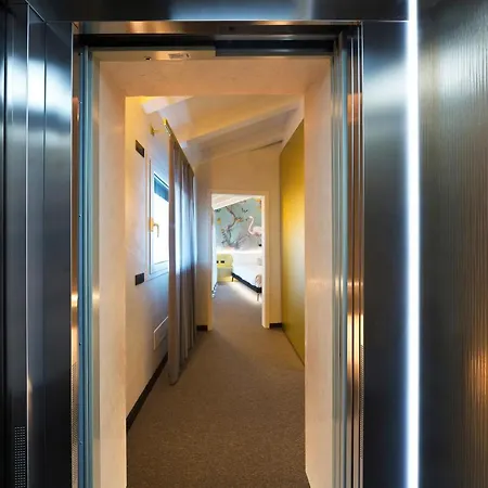 Hotel Vip's Luxury & 4*