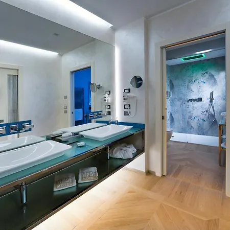 Vip's Luxury & 4*