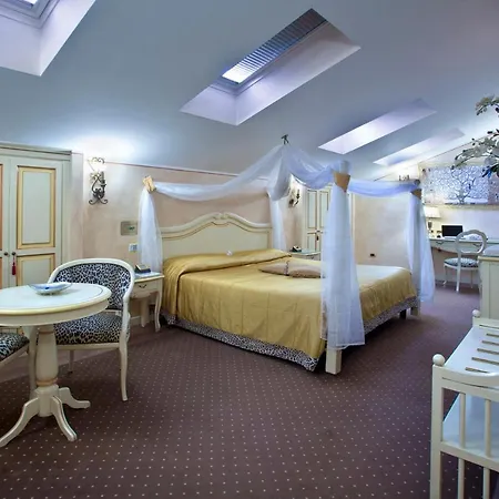 Hotel Vip's Luxury & 4*