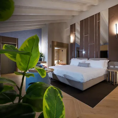 Hotel Vip's Luxury & 4*