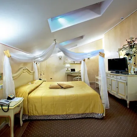 Hotel Vip's Luxury & 4*